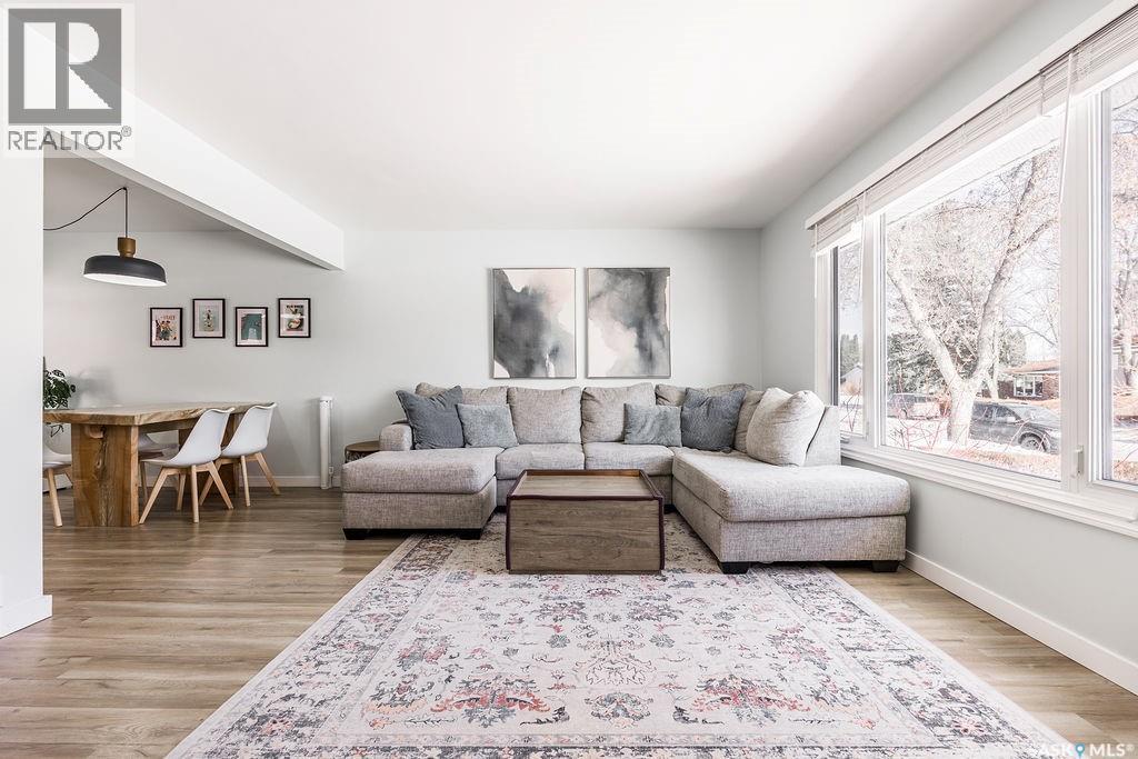 11 Schwager Crescent, Saskatoon, SK - Indoor Photo Showing Living Room