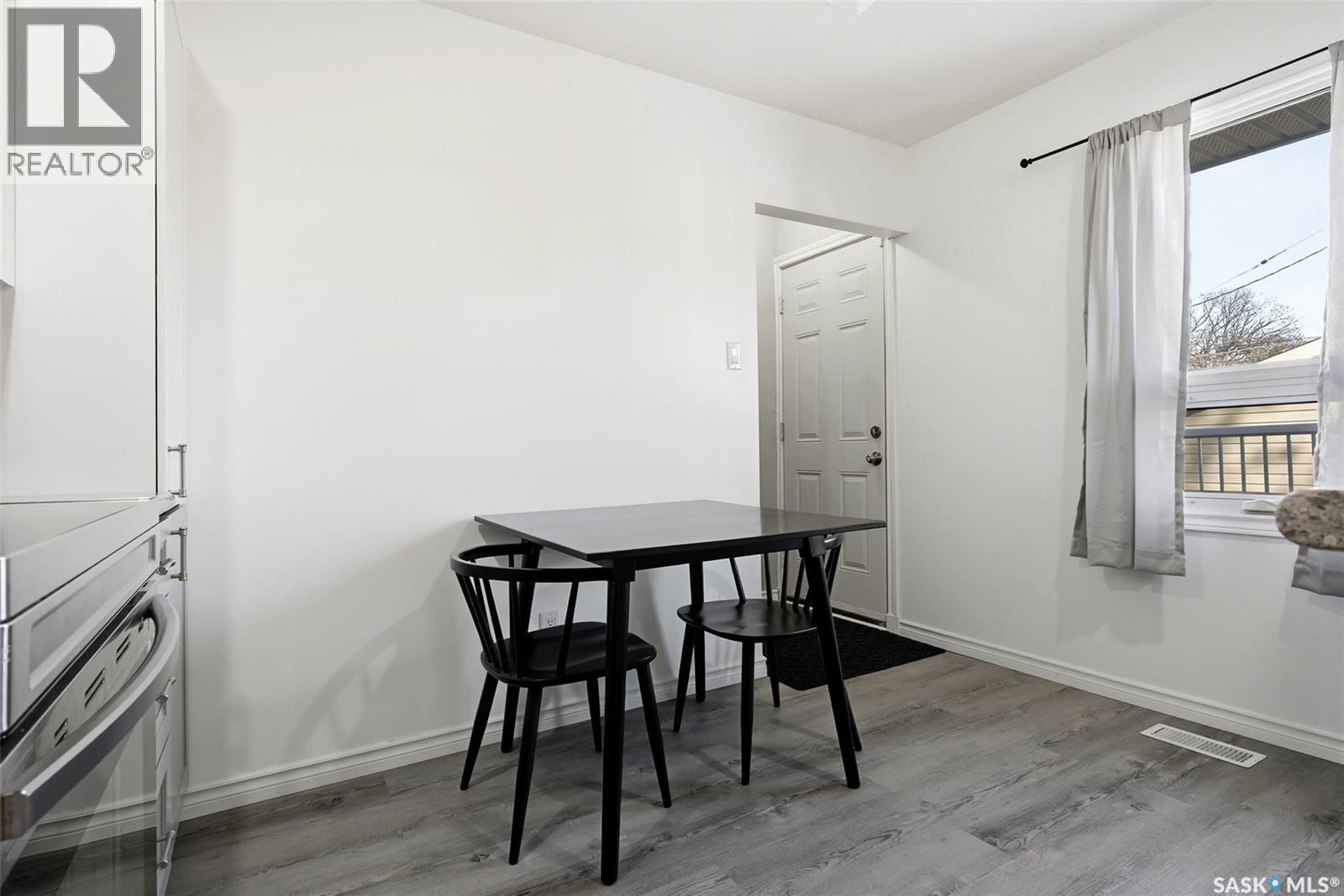 4124 4Th Avenue, Regina, SK - Indoor