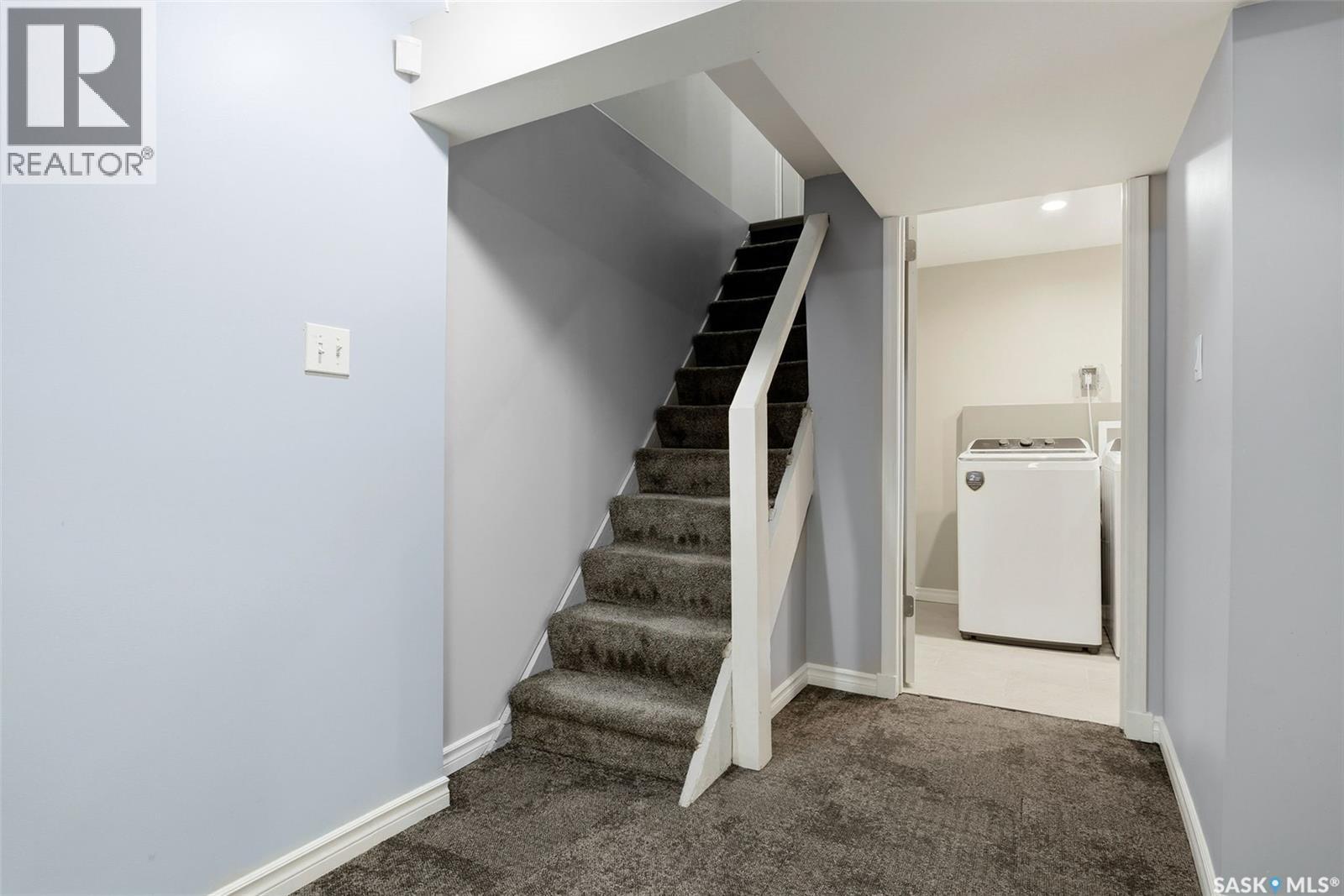 4124 4Th Avenue, Regina, SK - Indoor