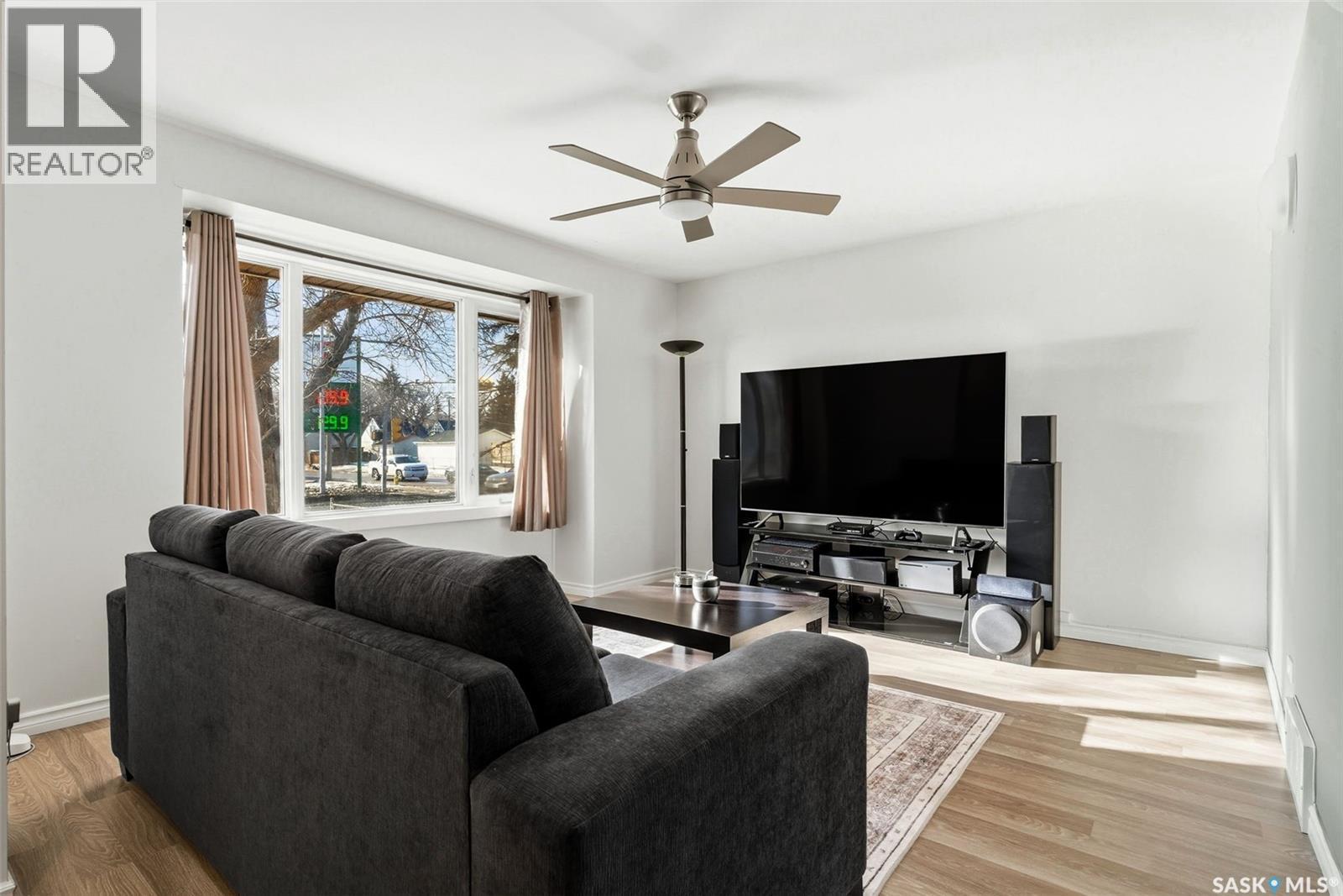 4124 4Th Avenue, Regina, SK - Indoor Photo Showing Living Room
