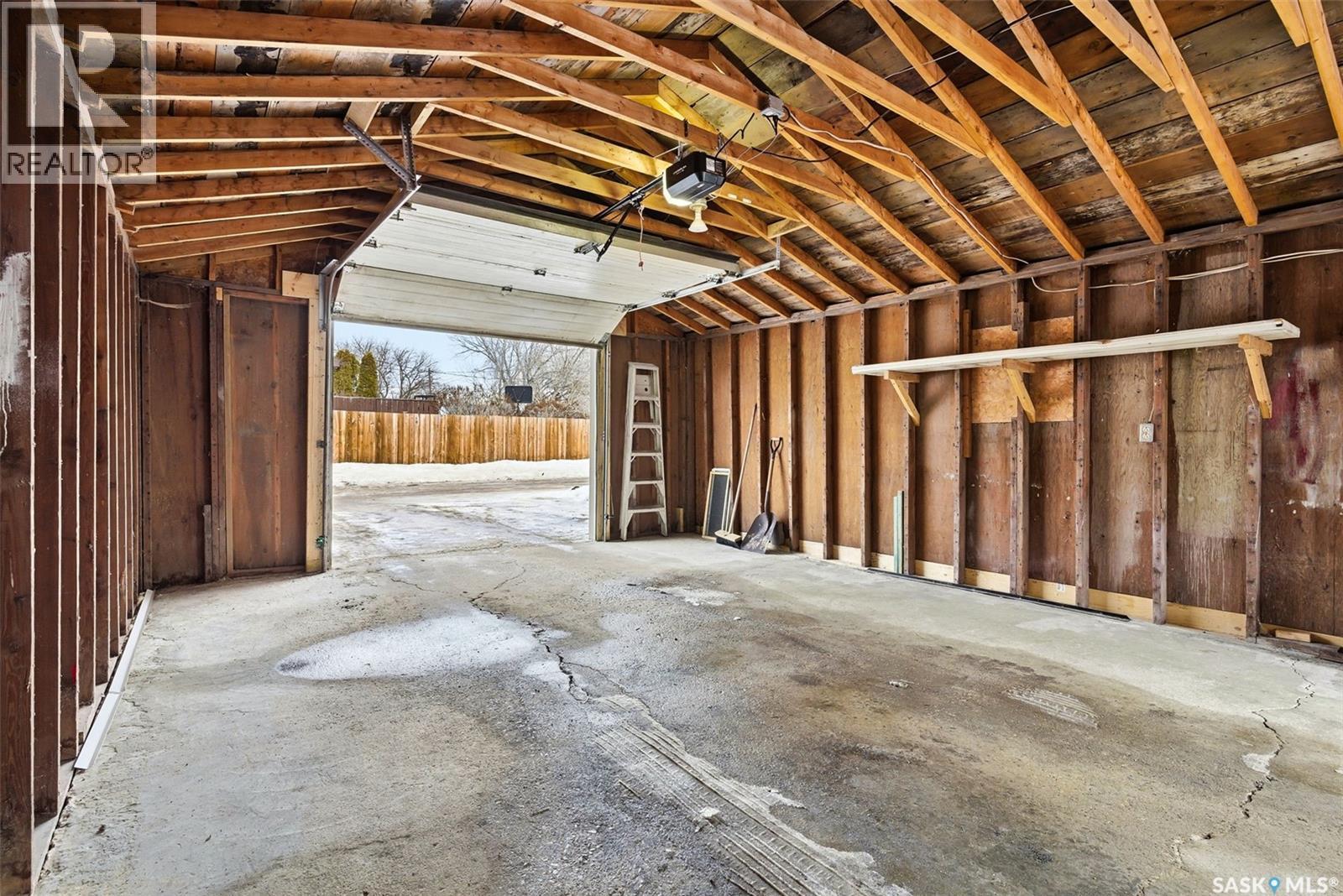 4124 4Th Avenue, Regina, SK - Indoor