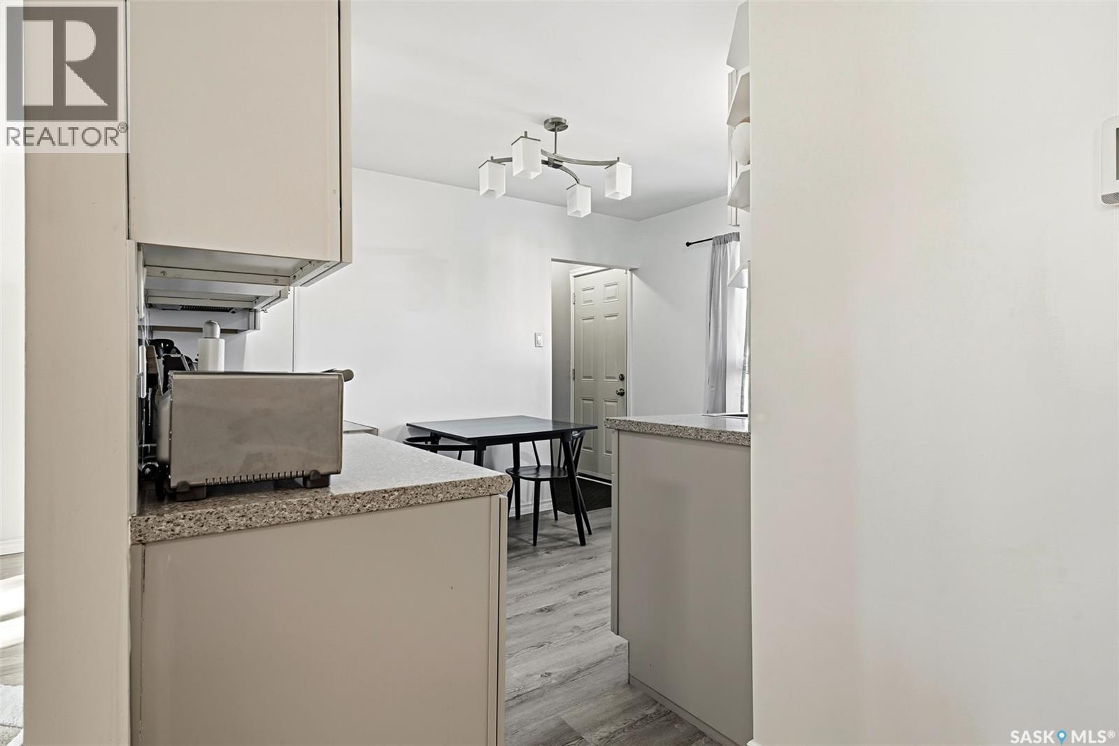 4124 4Th Avenue, Regina, SK - Indoor