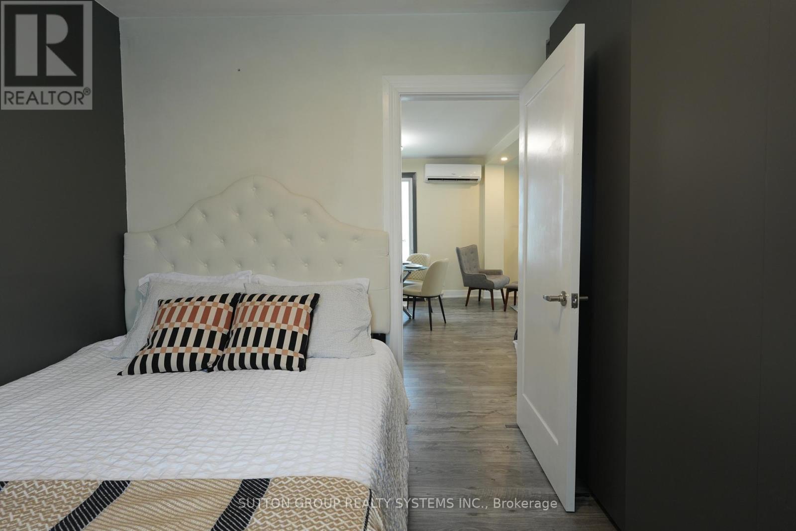 39 Norfolk Avenue, Cambridge, ON - Indoor Photo Showing Bedroom
