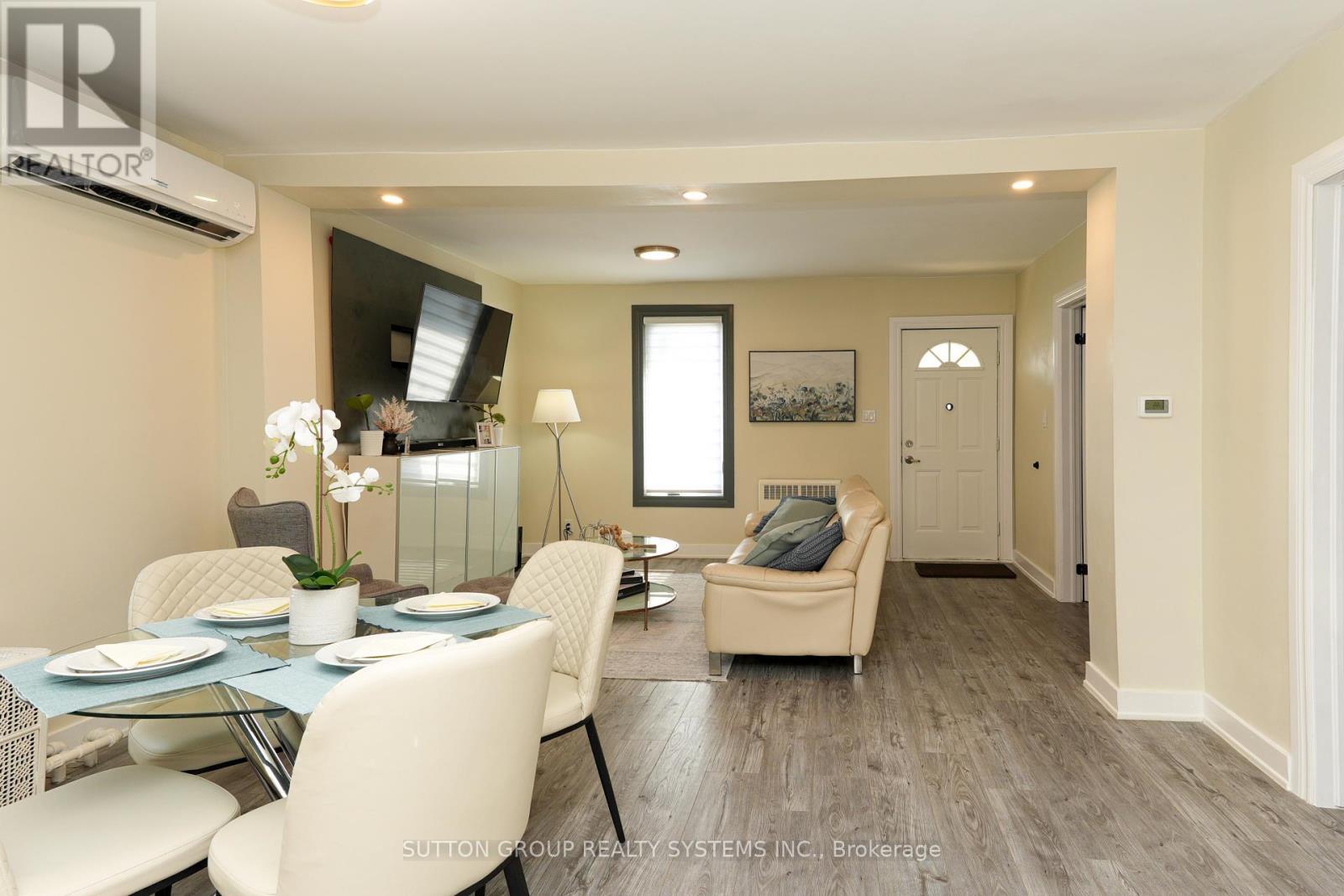 39 Norfolk Avenue, Cambridge, ON - Indoor