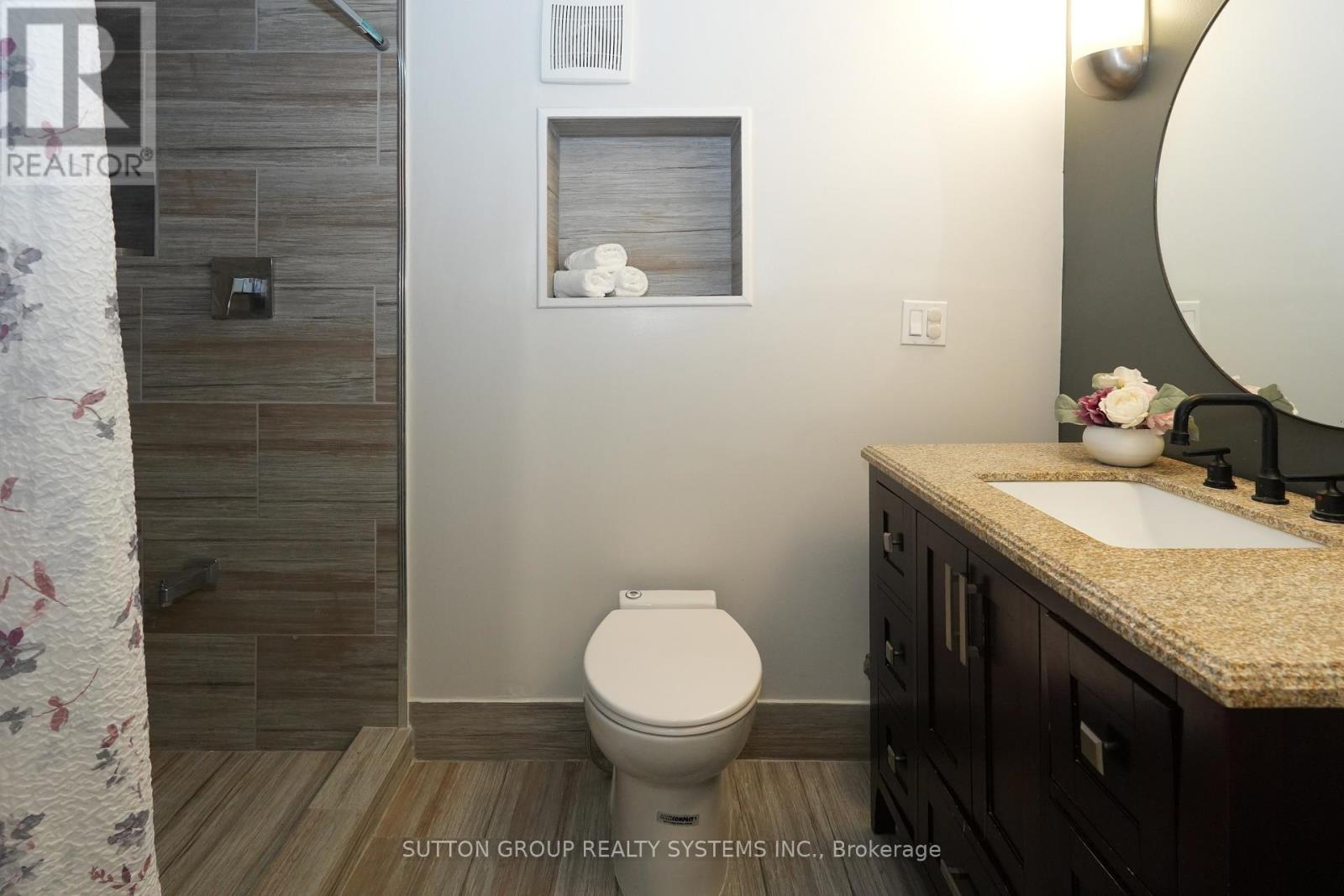 39 Norfolk Avenue, Cambridge, ON - Indoor Photo Showing Bathroom