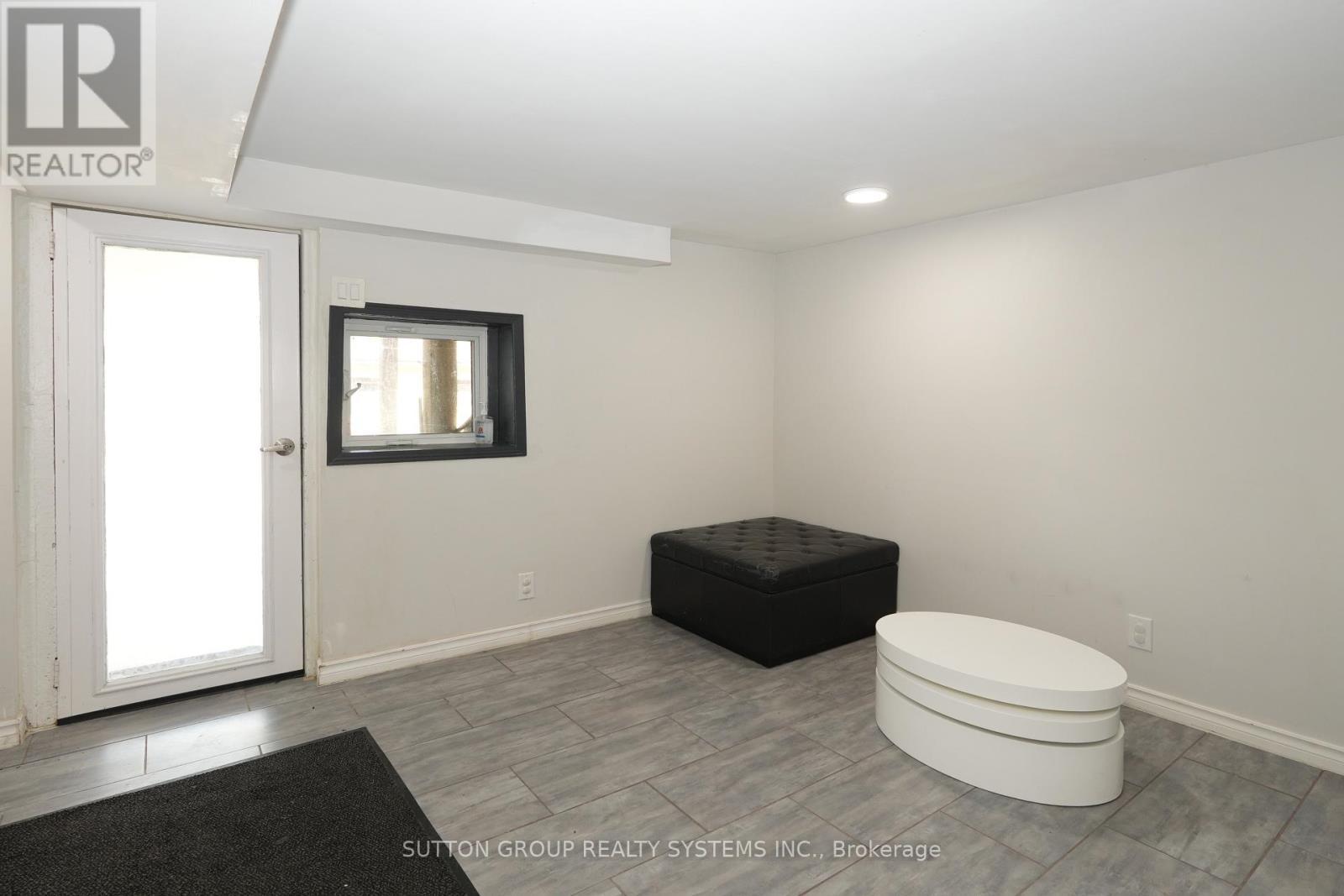 39 Norfolk Avenue, Cambridge, ON - Indoor Photo Showing Other Room