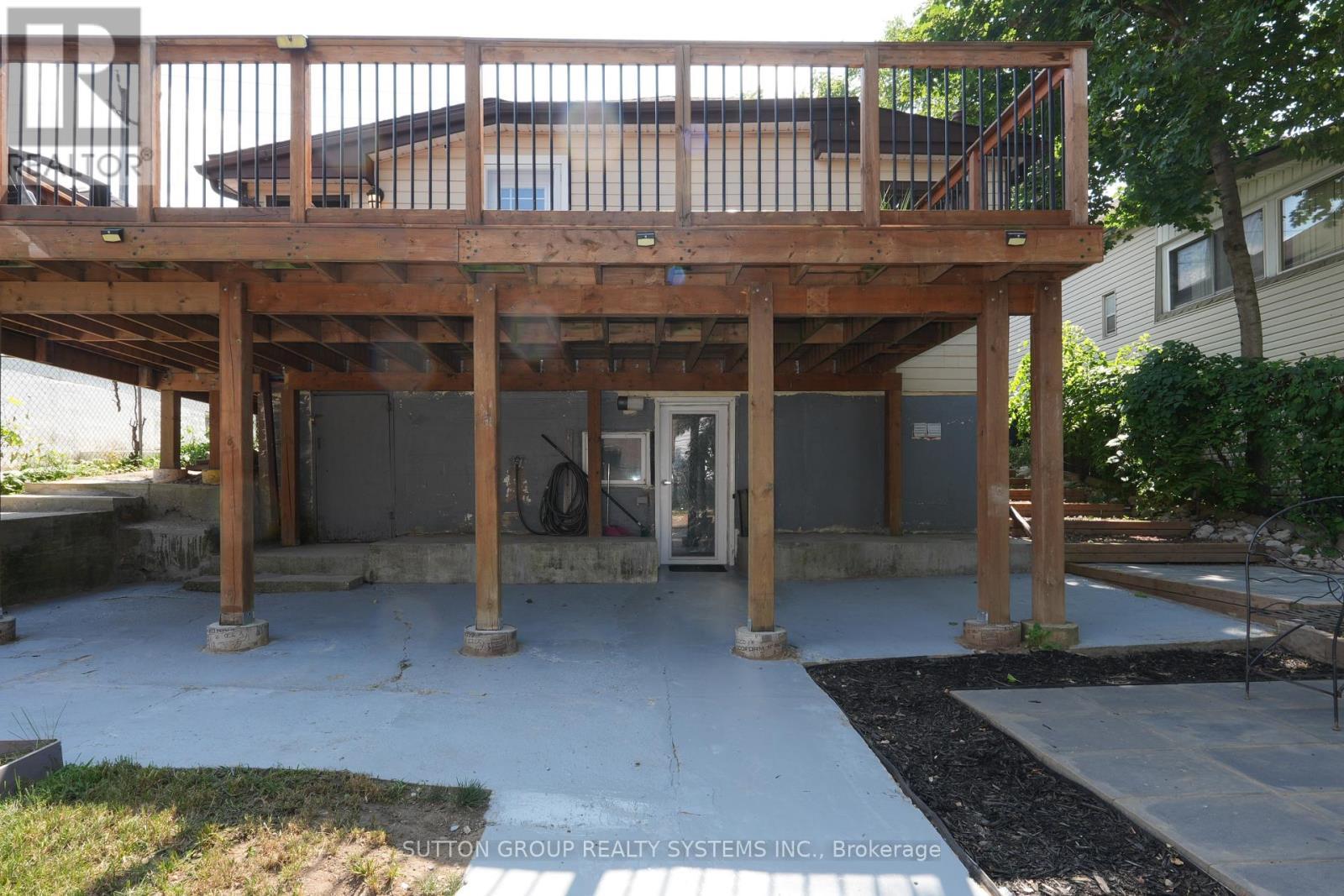 39 Norfolk Avenue, Cambridge, ON - Outdoor With Deck Patio Veranda