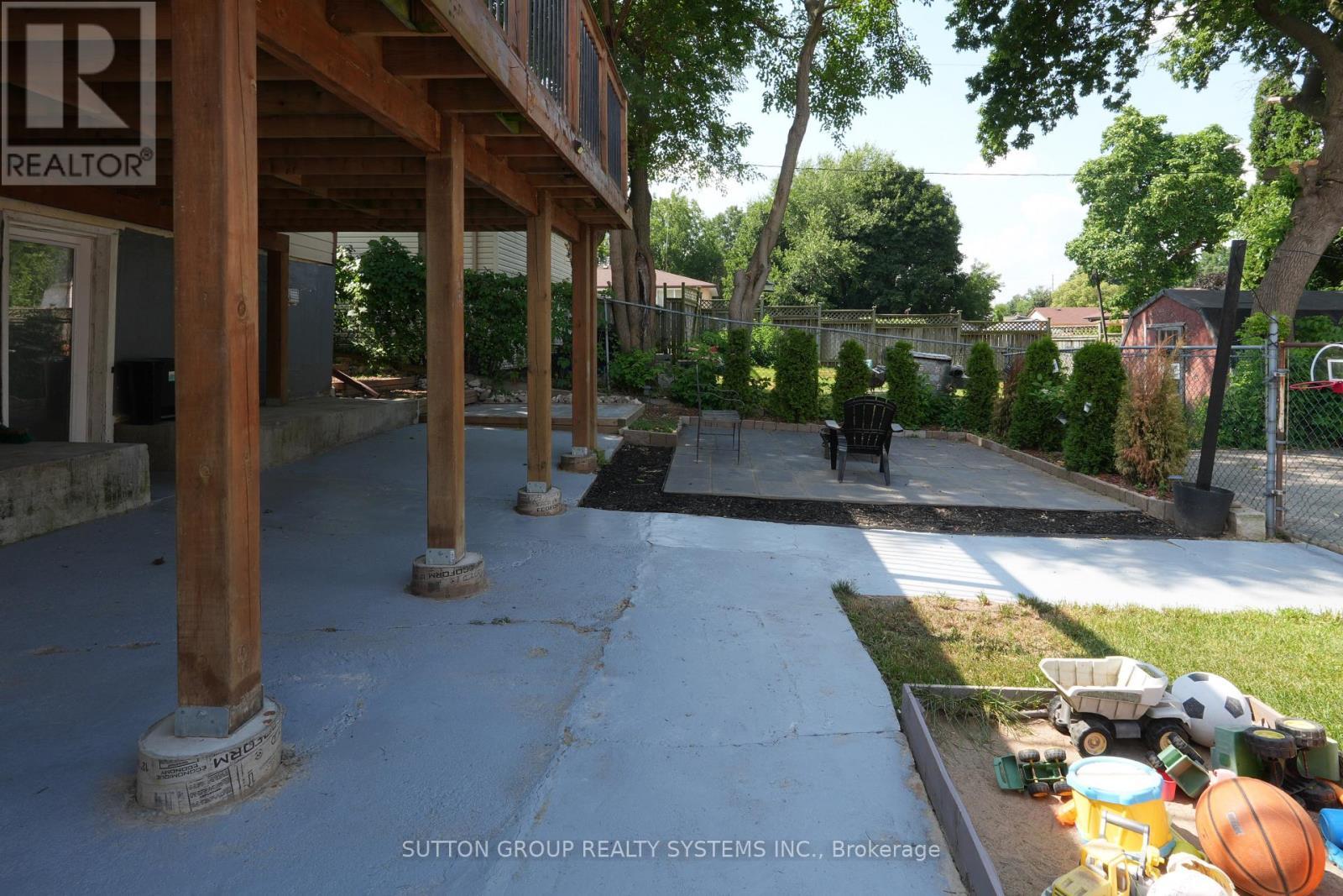 39 Norfolk Avenue, Cambridge, ON - Outdoor