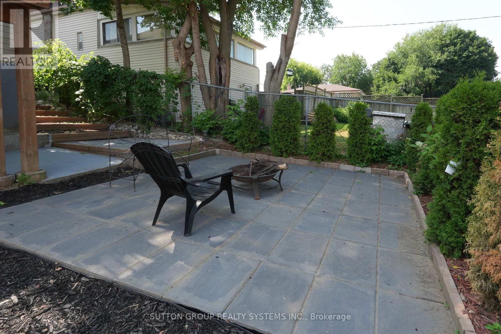 39 Norfolk Avenue, Cambridge, ON - Outdoor