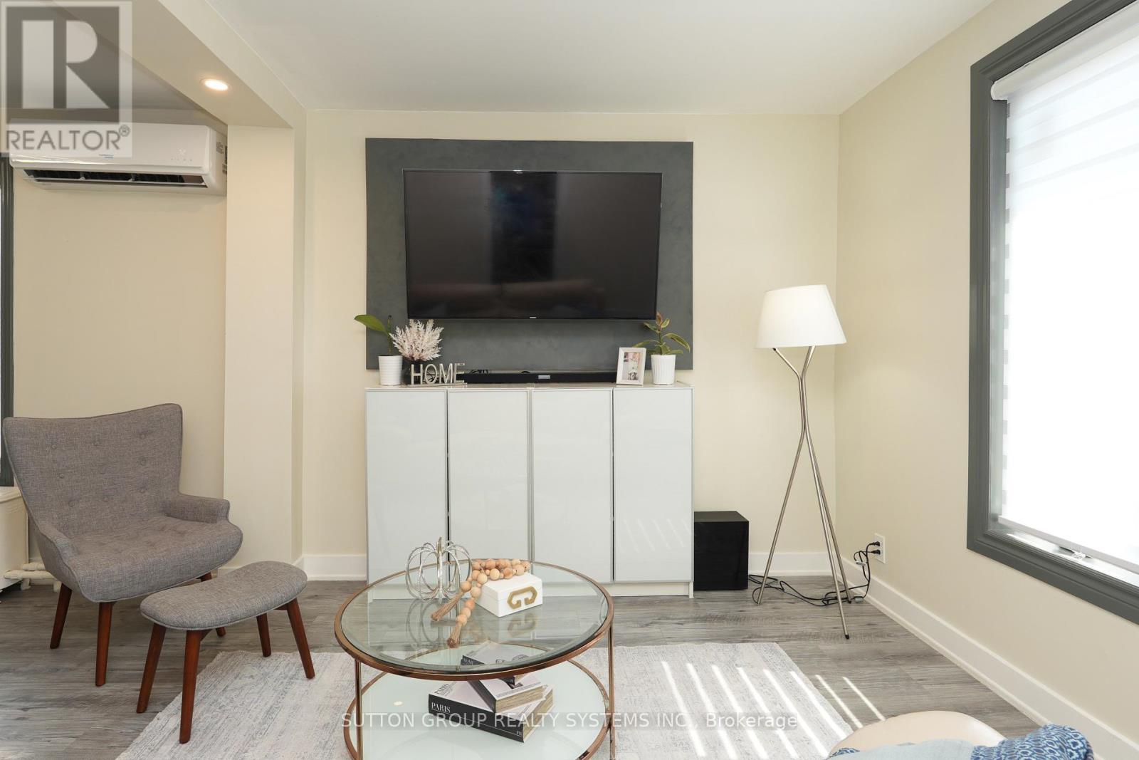 39 Norfolk Avenue, Cambridge, ON - Indoor