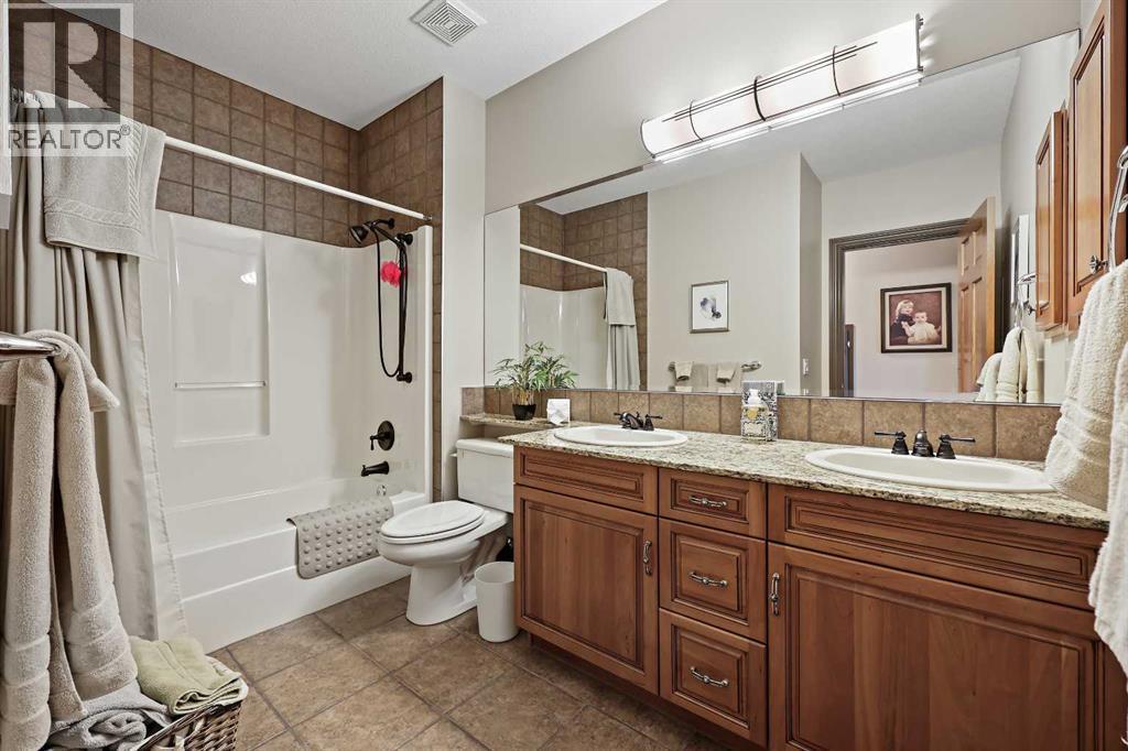 149 Mt Douglas Circle Se, Calgary, AB - Indoor Photo Showing Bathroom
