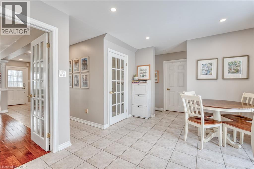 4 Richview Drive, Hamilton, ON - Indoor Photo Showing Dining Room