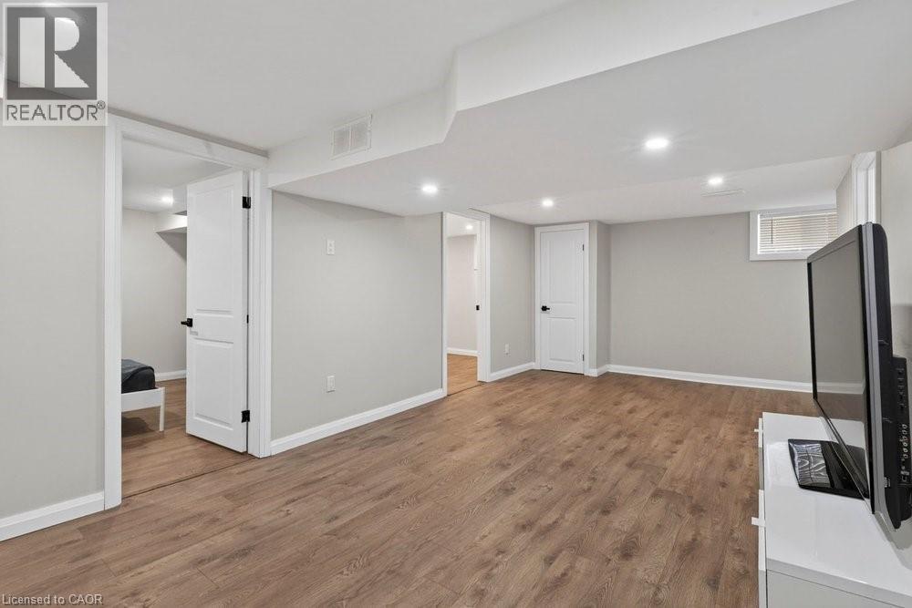 19 Huxley Avenue N, Hamilton, ON - Indoor Photo Showing Other Room