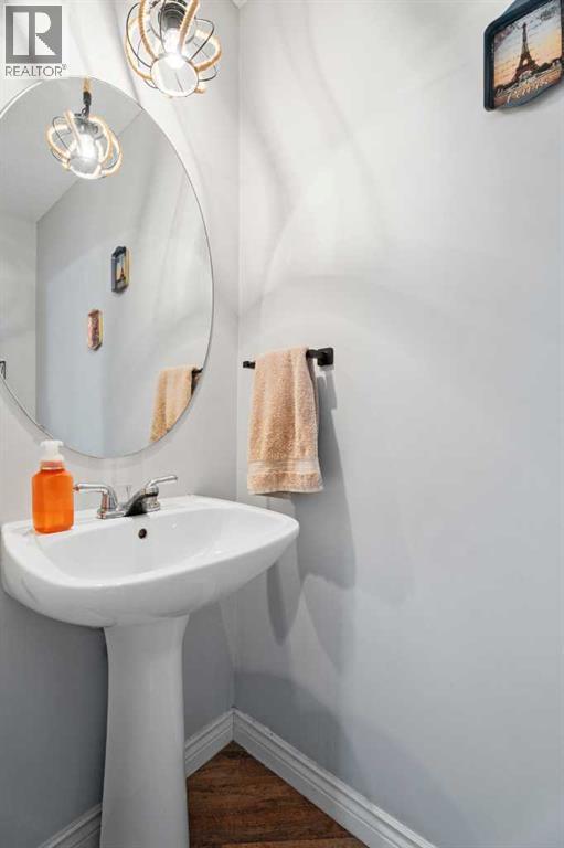 242 Elgin Place Se, Calgary, AB - Indoor Photo Showing Bathroom