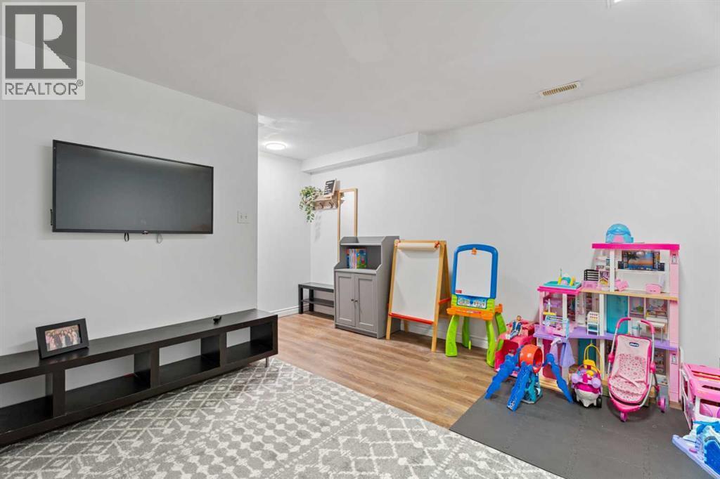 242 Elgin Place Se, Calgary, AB - Indoor Photo Showing Other Room