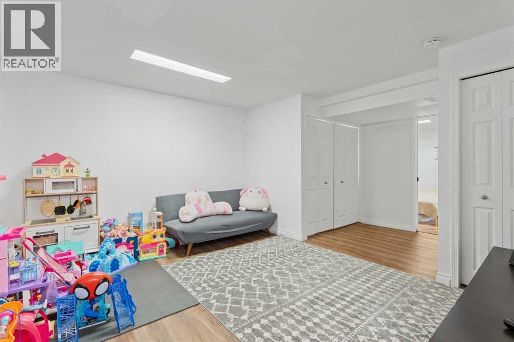 242 Elgin Place Se, Calgary, AB - Indoor Photo Showing Other Room