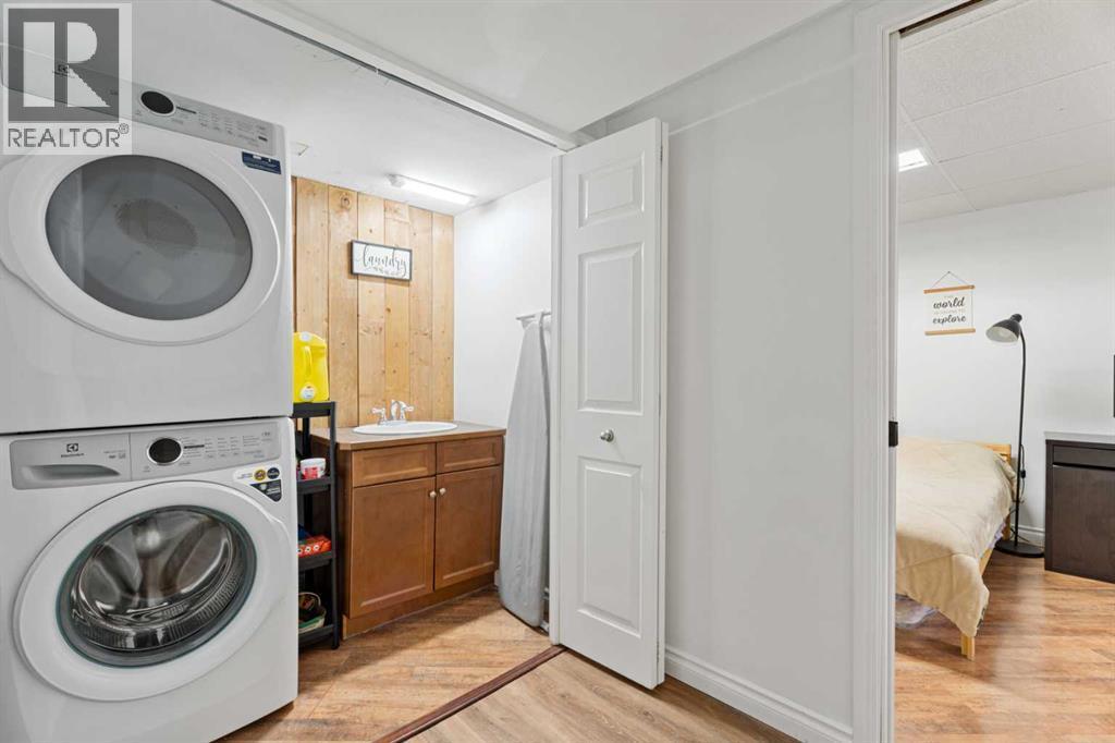 242 Elgin Place Se, Calgary, AB - Indoor Photo Showing Laundry Room