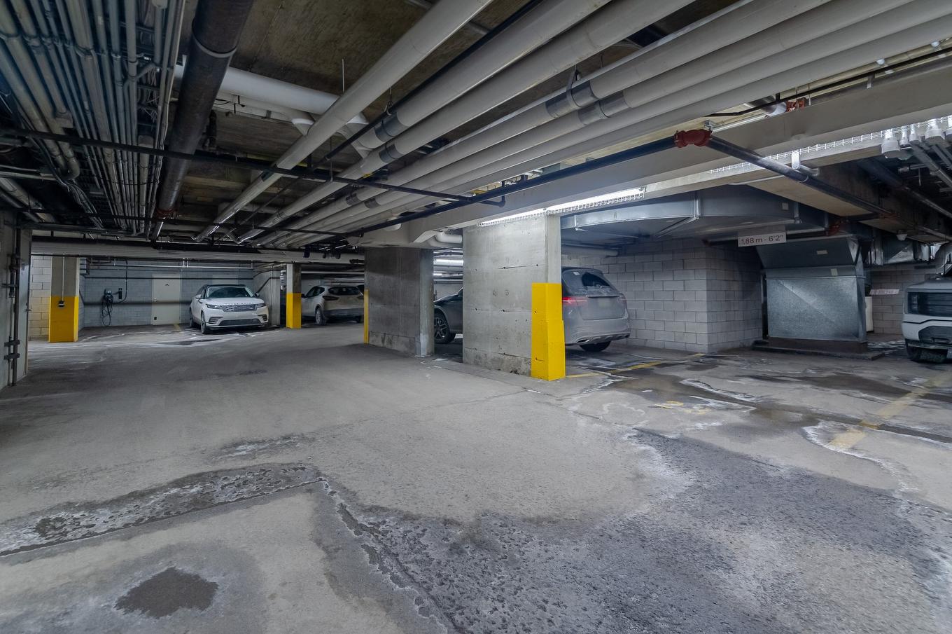 Parking - 74-38 Rue Mcgill, Montréal (Ville-Marie), QC - Indoor Photo Showing Garage