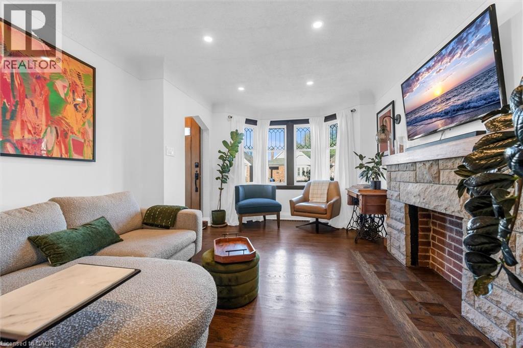 177 Houghton Avenue S, Hamilton, ON - Indoor Photo Showing Living Room With Fireplace
