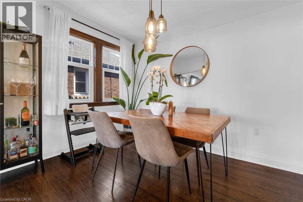 177 Houghton Avenue S, Hamilton, ON - Indoor Photo Showing Dining Room