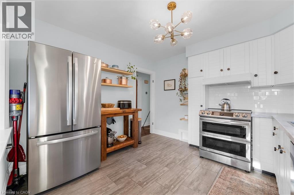 177 Houghton Avenue S, Hamilton, ON - Indoor Photo Showing Kitchen With Stainless Steel Kitchen