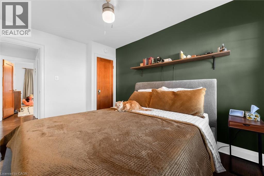 177 Houghton Avenue S, Hamilton, ON - Indoor Photo Showing Bedroom