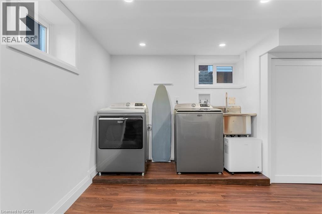 177 Houghton Avenue S, Hamilton, ON - Indoor Photo Showing Laundry Room