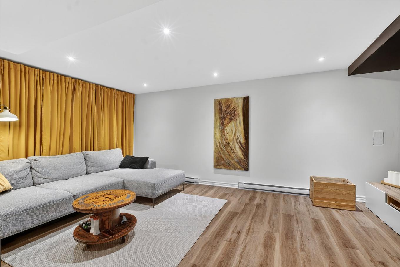 Family room - 522 Rue Lesage, Chambly, QC - Indoor Photo Showing Living Room