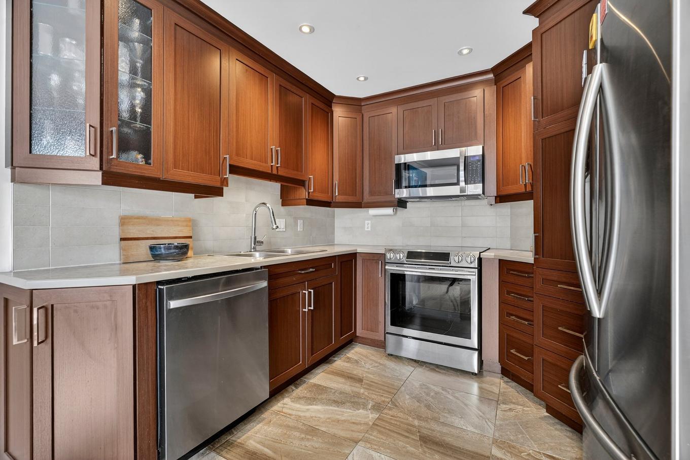 Kitchen - 522 Rue Lesage, Chambly, QC - Indoor Photo Showing Kitchen