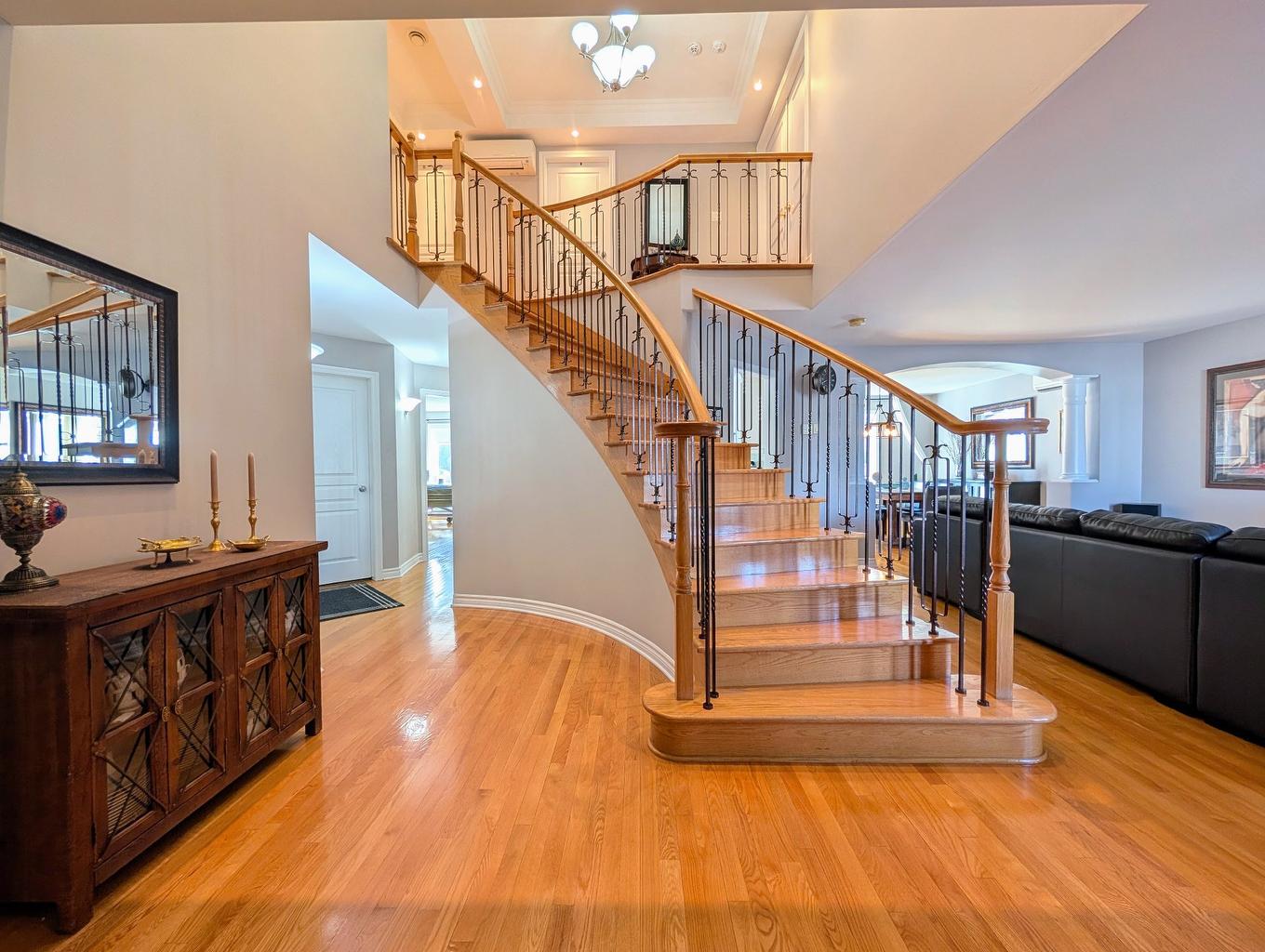 Escalier - 10536 Rue Thomas-Paine, Montréal (Rivière-Des-Prairies/Pointe-Aux-Trembles), QC - Indoor Photo Showing Other Room