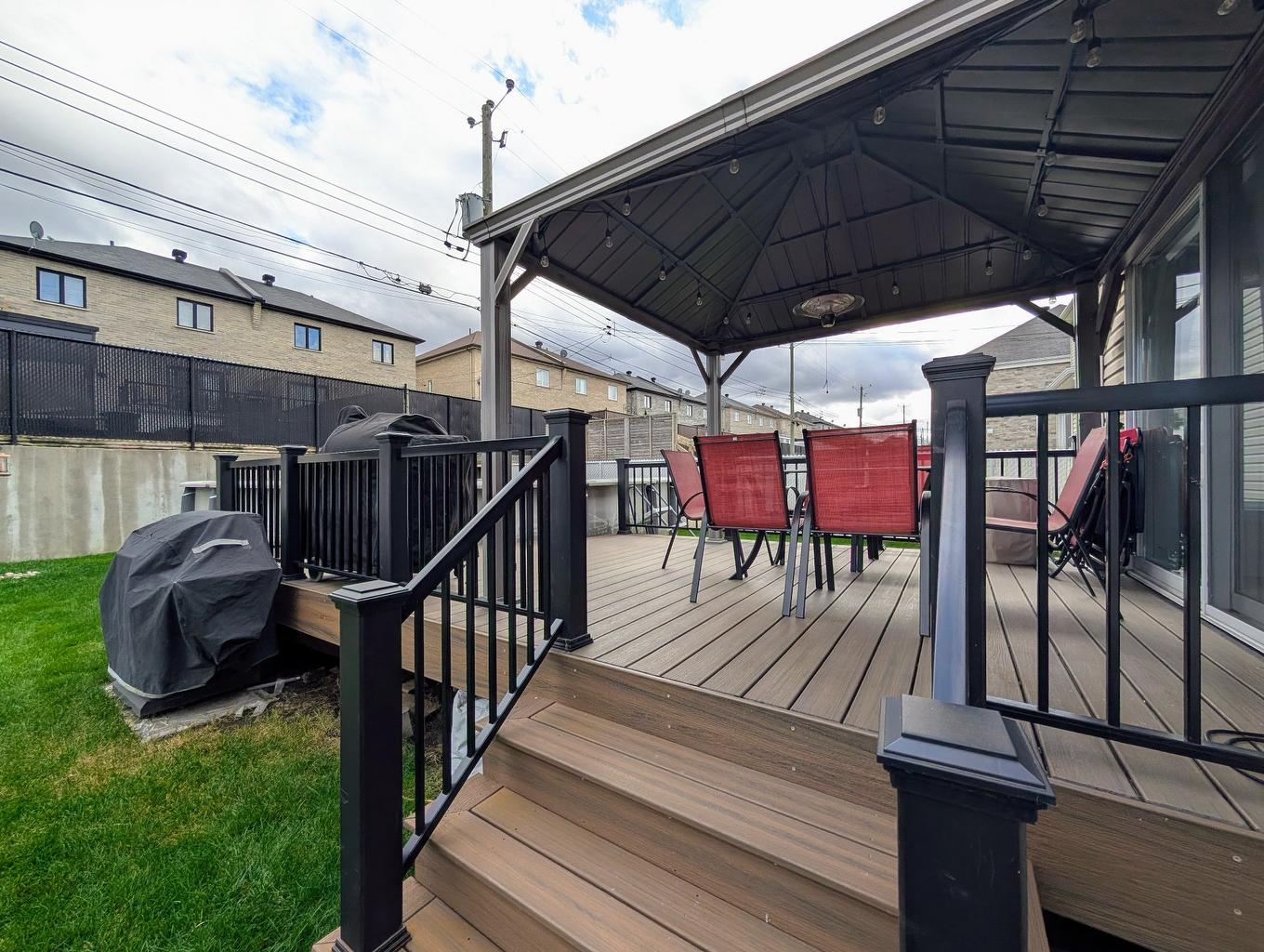 Cour - 10536 Rue Thomas-Paine, Montréal (Rivière-Des-Prairies/Pointe-Aux-Trembles), QC - Outdoor With Deck Patio Veranda With Exterior