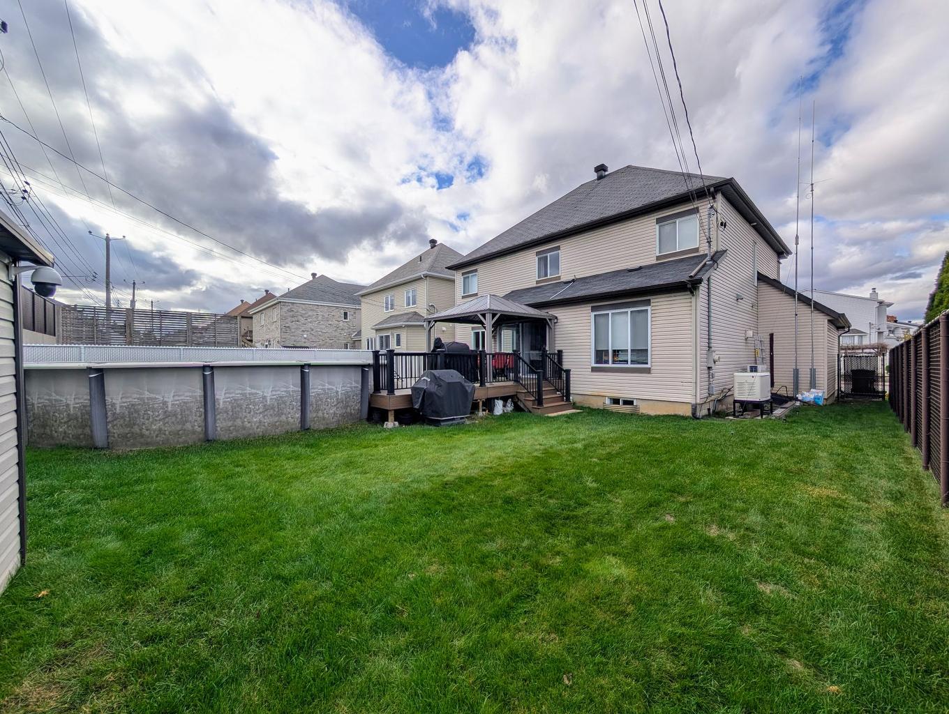 Cour - 10536 Rue Thomas-Paine, Montréal (Rivière-Des-Prairies/Pointe-Aux-Trembles), QC - Outdoor With Exterior