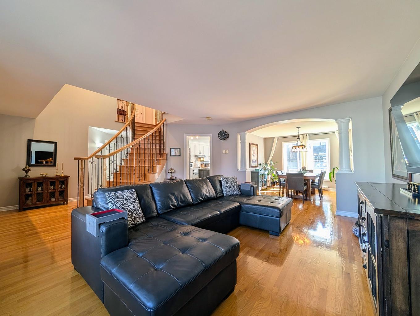 Salon - 10536 Rue Thomas-Paine, Montréal (Rivière-Des-Prairies/Pointe-Aux-Trembles), QC - Indoor Photo Showing Living Room