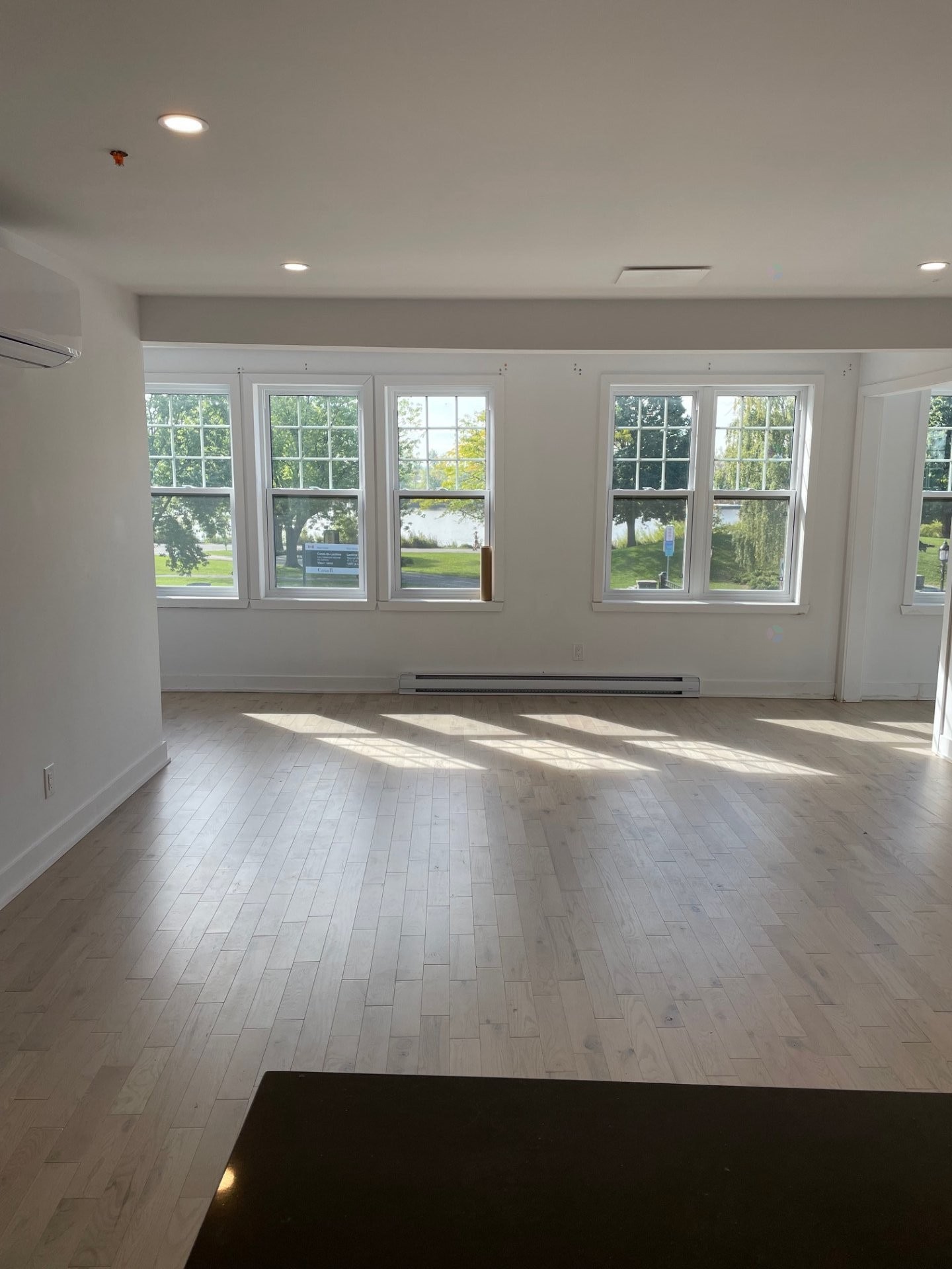 Salon - 1796 Boul. St-Joseph, Montréal (Lachine), QC - Indoor