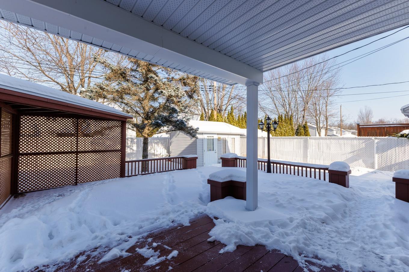 Cour - 349 Rue Aumais, Sainte-Anne-De-Bellevue, QC - Outdoor With Deck Patio Veranda