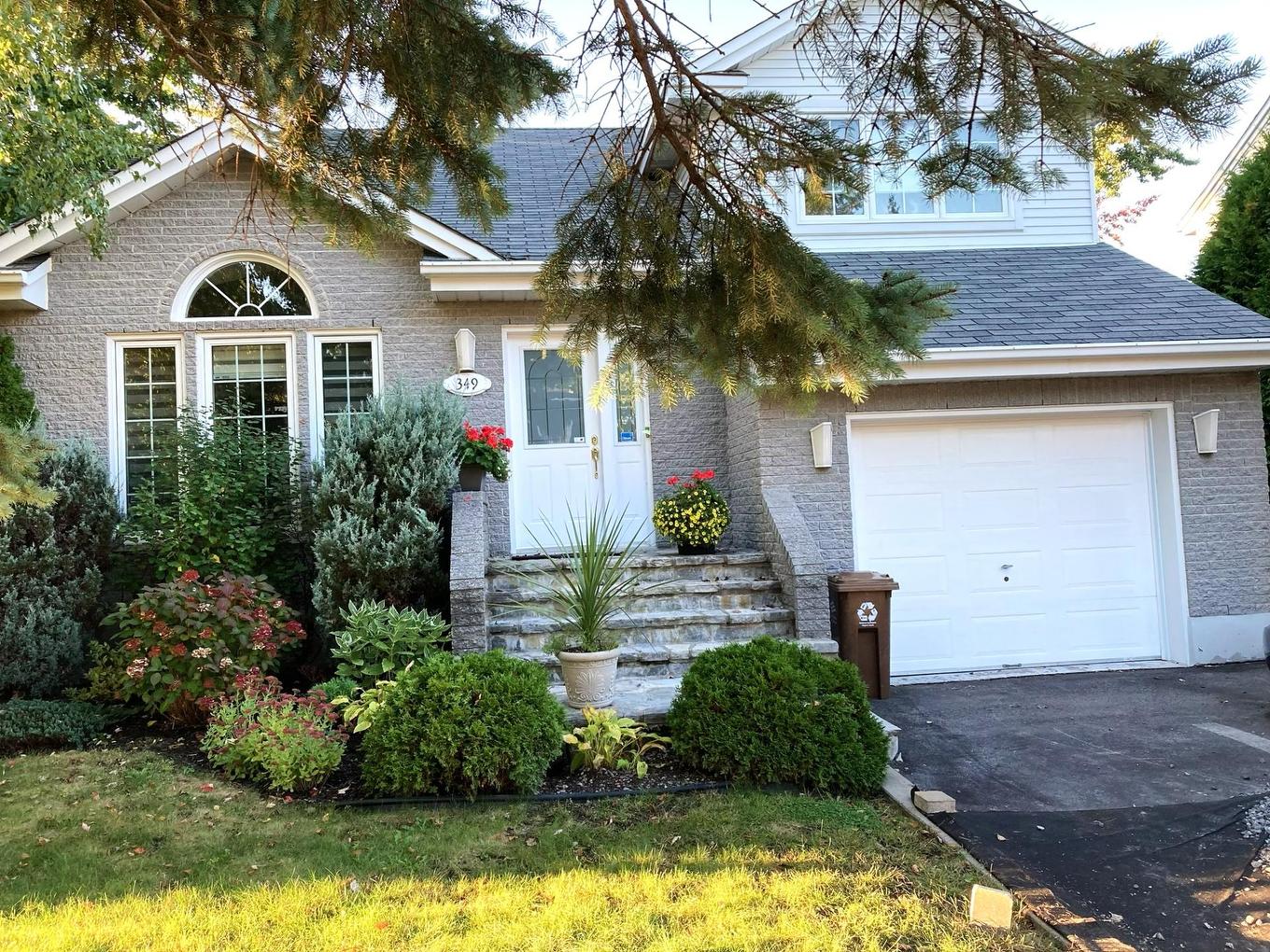 Façade - 349 Rue Aumais, Sainte-Anne-De-Bellevue, QC - Outdoor