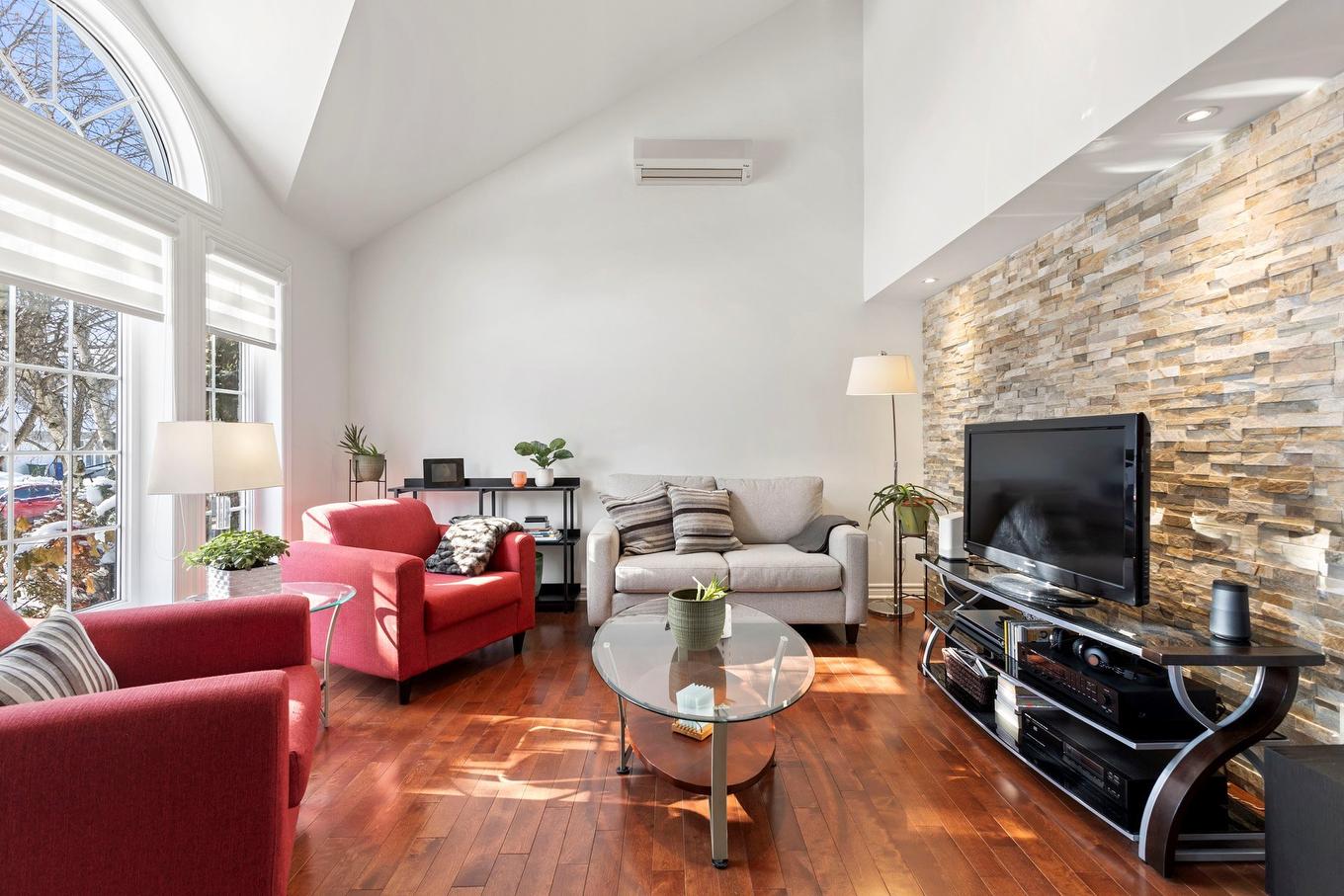Salon - 349 Rue Aumais, Sainte-Anne-De-Bellevue, QC - Indoor Photo Showing Living Room