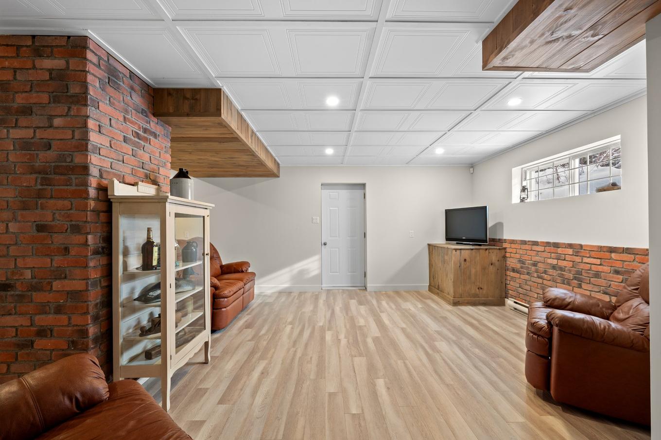 Salle familiale - 1621 Ch. De Ste-Lucie, Sainte-Lucie-Des-Laurentides, QC - Indoor