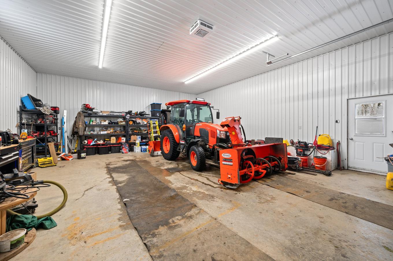 Garage - 1621 Ch. De Ste-Lucie, Sainte-Lucie-Des-Laurentides, QC - Indoor Photo Showing Garage
