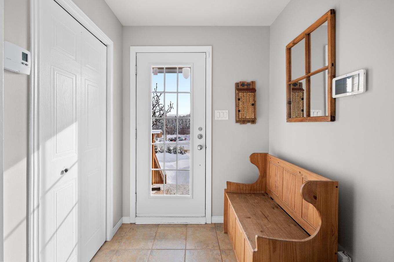 Hall d'entrée/Vestibule - 1621 Ch. De Ste-Lucie, Sainte-Lucie-Des-Laurentides, QC - Indoor Photo Showing Other Room