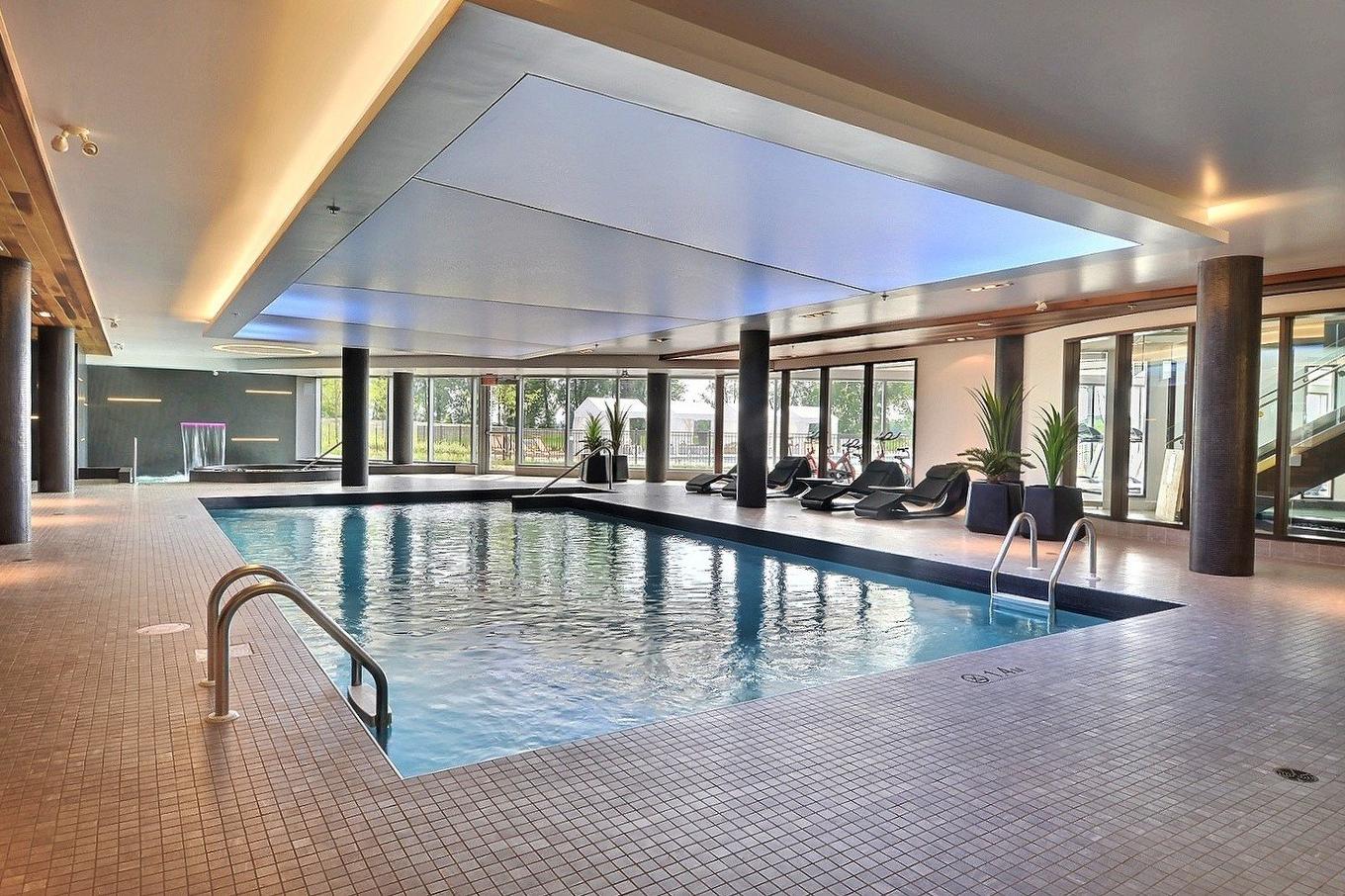 Piscine - 813-100 Rue André-Prévost, Montréal (Verdun/Île-Des-Soeurs), QC - Indoor Photo Showing Other Room With In Ground Pool