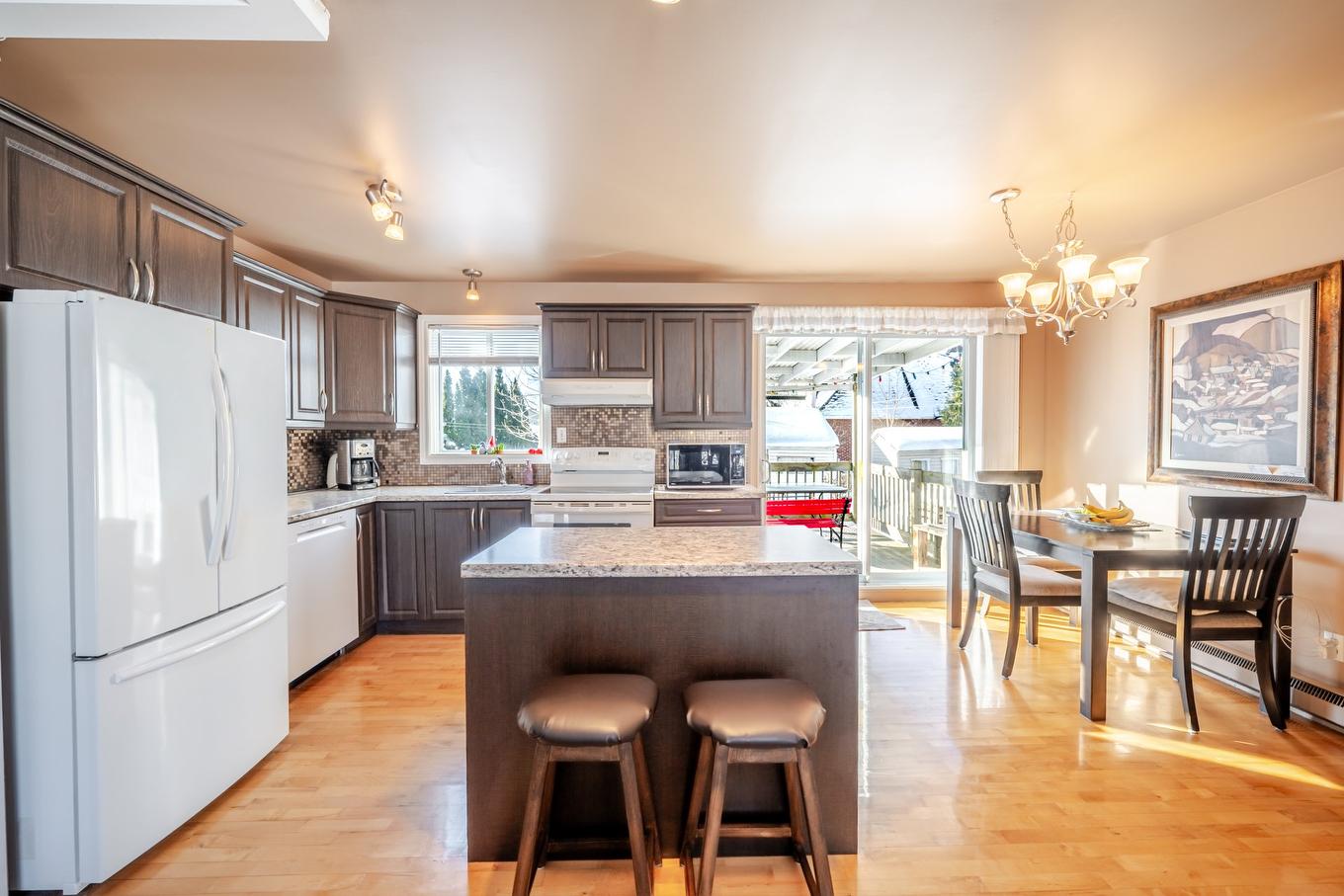 Kitchen - 5645 Av. Primot, Longueuil (Saint-Hubert), QC - Indoor