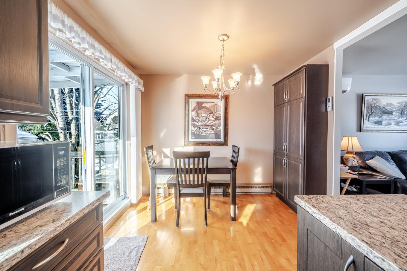 Dining room - 5645 Av. Primot, Longueuil (Saint-Hubert), QC - Indoor Photo Showing Dining Room