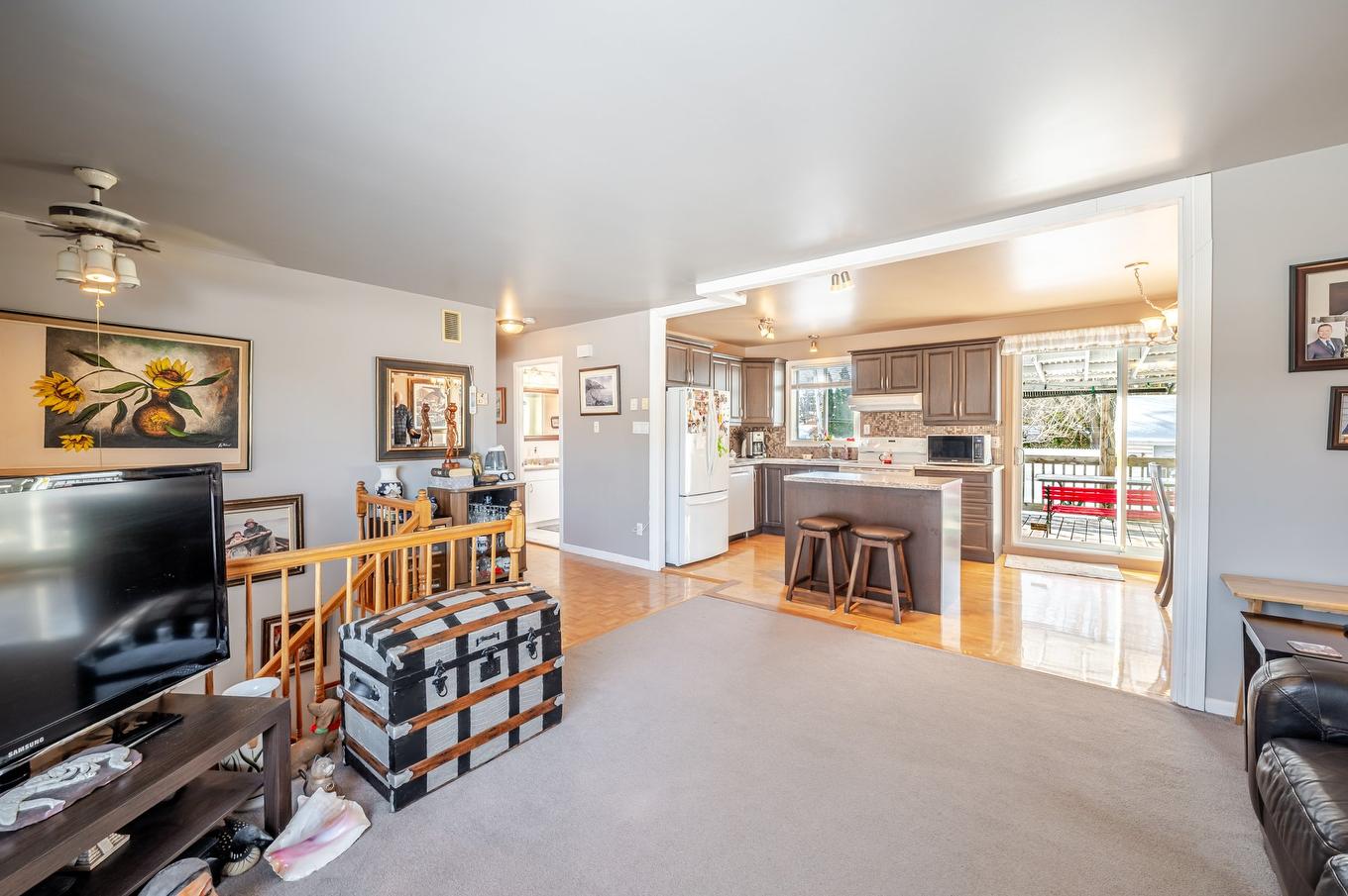 Living room - 5645 Av. Primot, Longueuil (Saint-Hubert), QC - Indoor Photo Showing Living Room