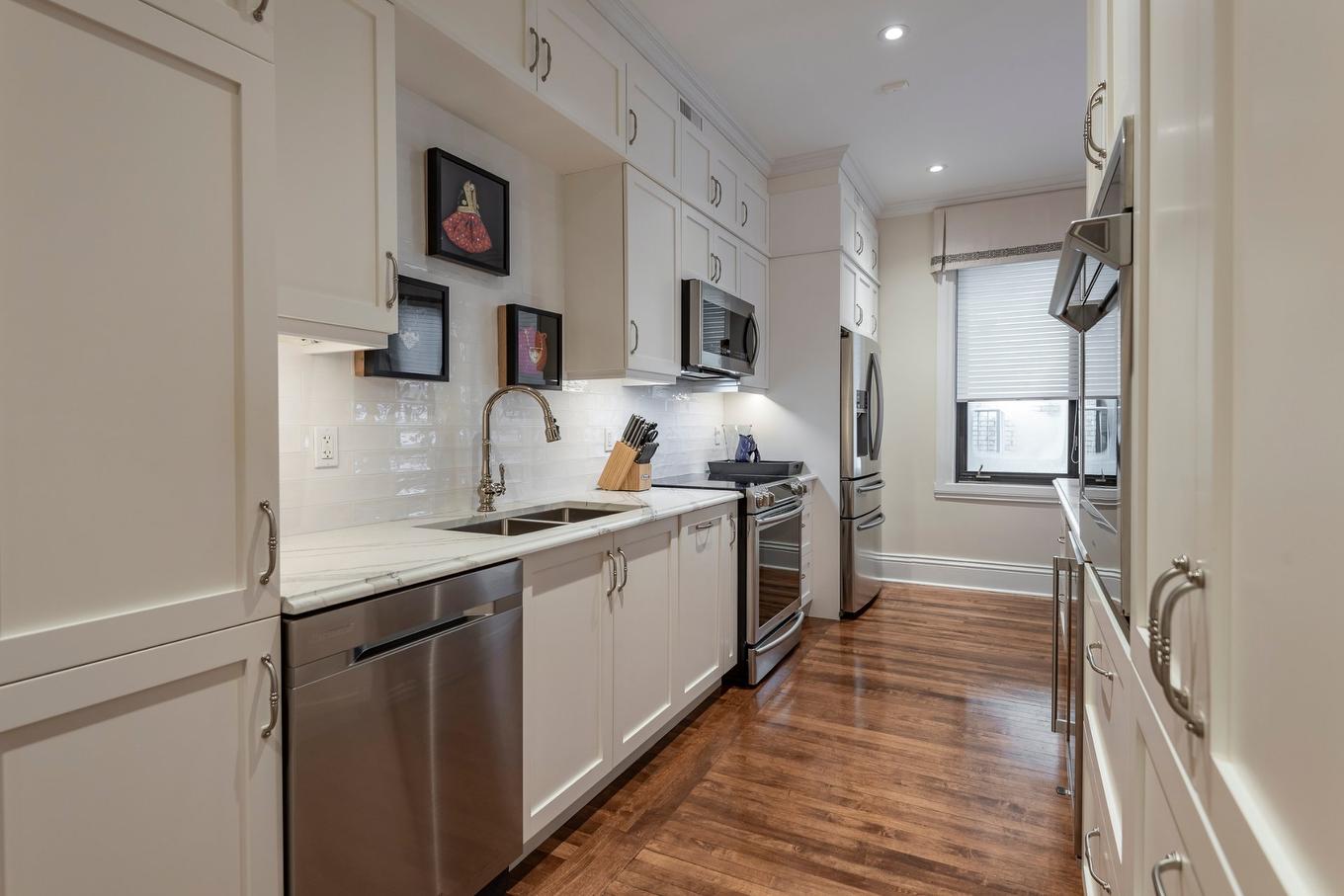 Kitchen - 17-1509 Rue Sherbrooke O., Montréal (Ville-Marie), QC - Indoor Photo Showing Kitchen With Double Sink With Upgraded Kitchen