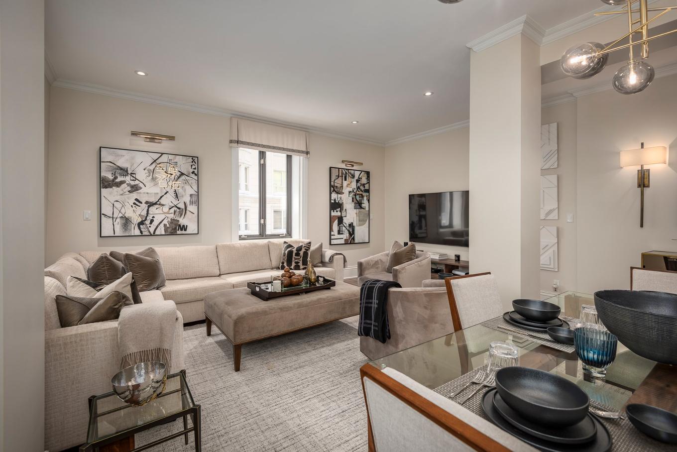 Living room - 17-1509 Rue Sherbrooke O., Montréal (Ville-Marie), QC - Indoor Photo Showing Living Room