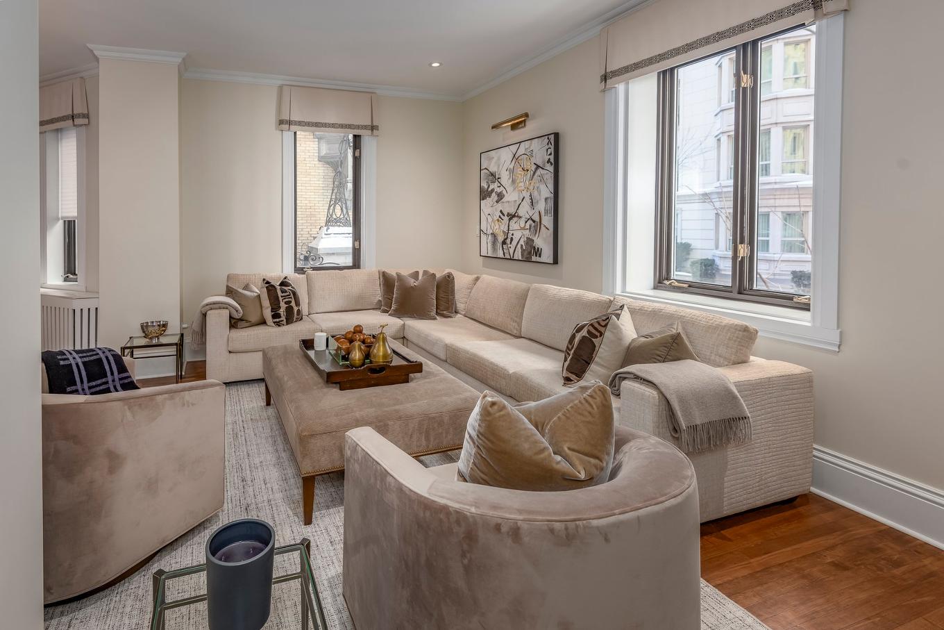 Living room - 17-1509 Rue Sherbrooke O., Montréal (Ville-Marie), QC - Indoor Photo Showing Living Room