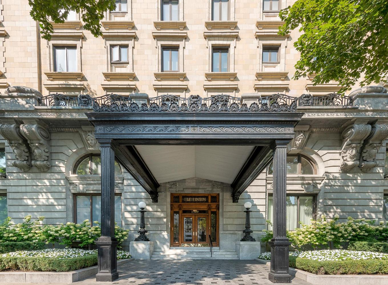 Exterior entrance - 17-1509 Rue Sherbrooke O., Montréal (Ville-Marie), QC - Outdoor With Facade