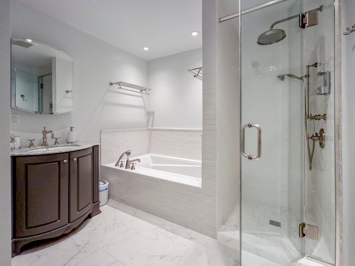 Ensuite bathroom - 17-1509 Rue Sherbrooke O., Montréal (Ville-Marie), QC - Indoor Photo Showing Bathroom