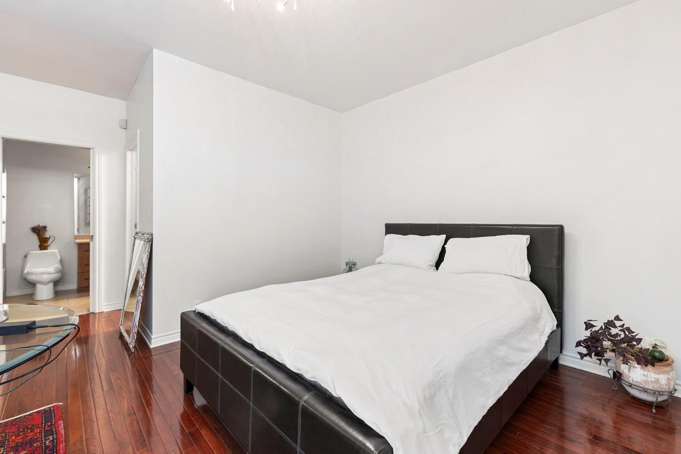 Primary bedroom - 201-14411 Rue Harry-Worth, Montréal (Pierrefonds-Roxboro), QC - Indoor Photo Showing Bedroom